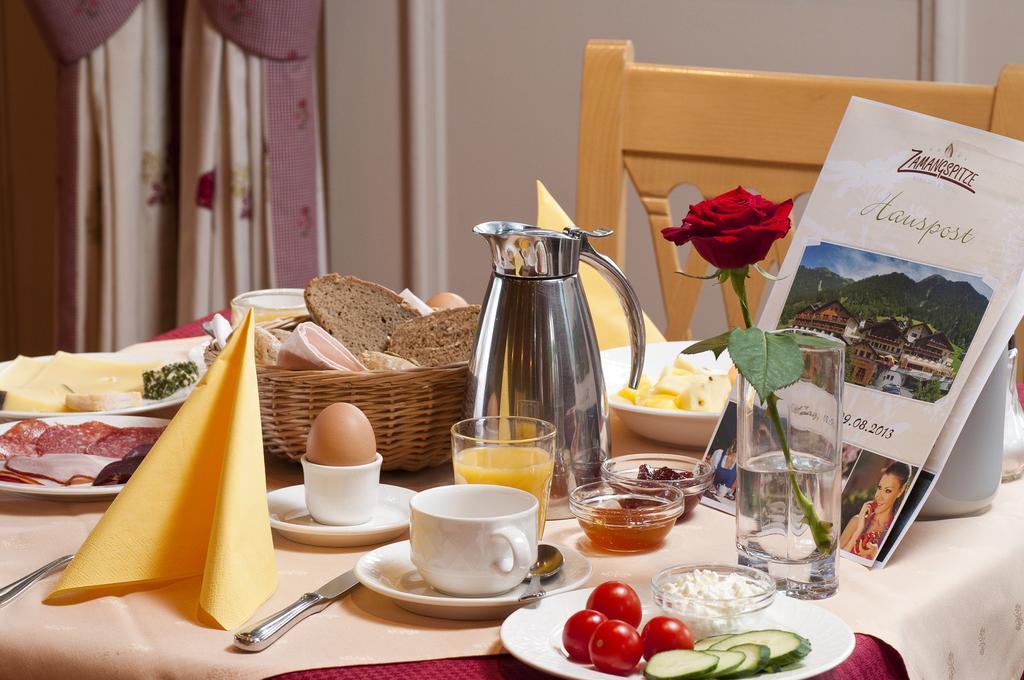 Berg-Spa & Hotel Zamangspitze Sankt Gallenkirch Eksteriør billede
